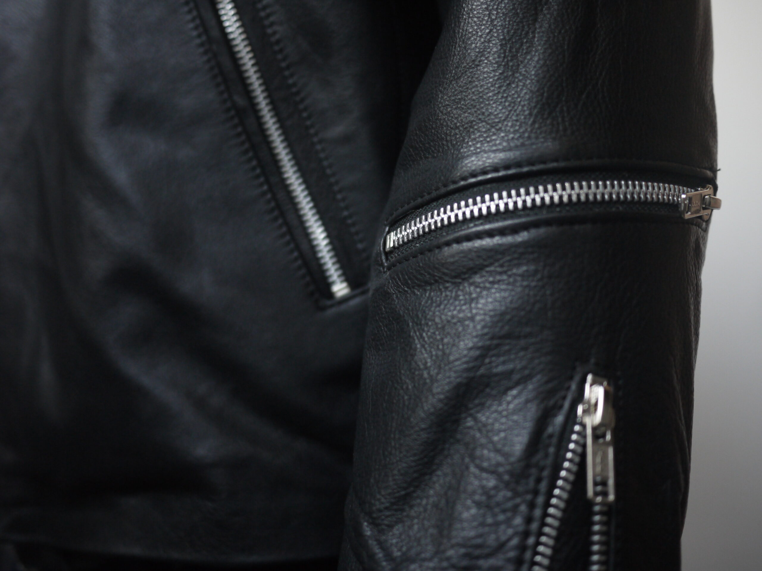 Tipos de cuero: guía para entender qué comprás antes de elegir una campera